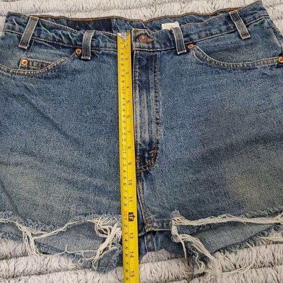 Vintage hi-waist broken in Levi's shorts - Picture 5 of 12